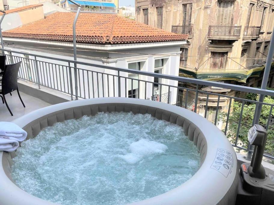 Openair Hot Tub/Big Balcony/Great Boutique Apt Atenas Exterior foto